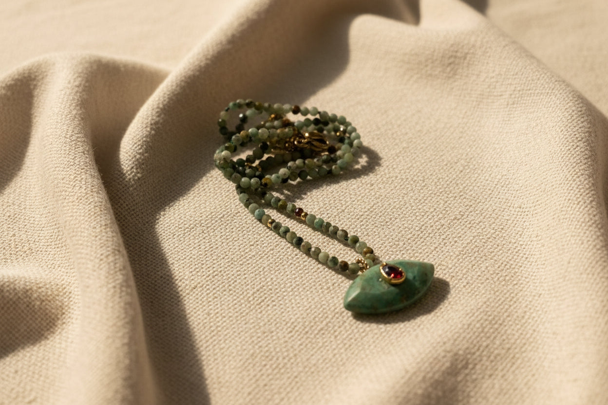 pendentif oeil néphrite