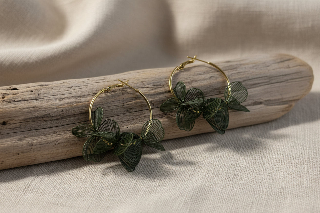 Créoles en acier inoxydable doré avec pétales vert olive