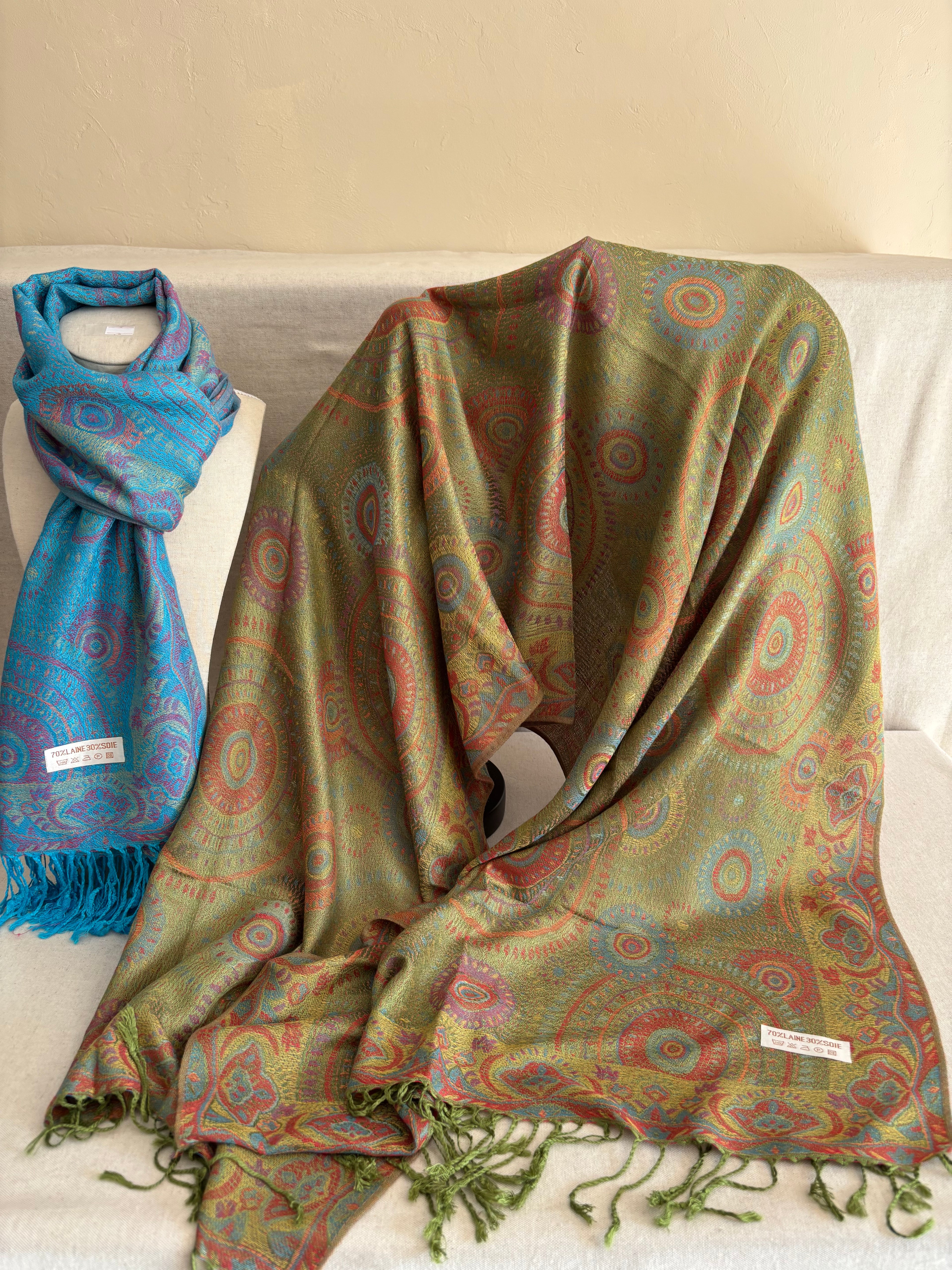 Echarpe Pashmina vert mordoré  70% laine 30% soie