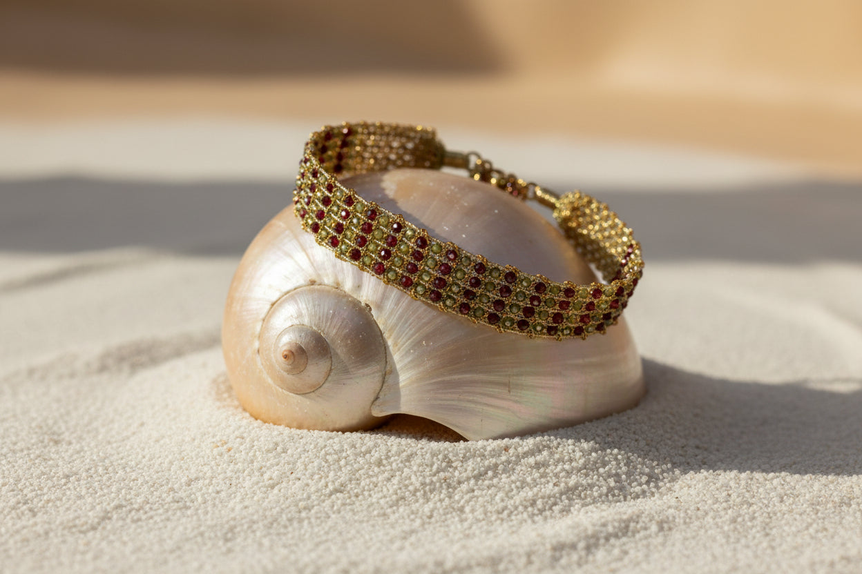 Bracelet tressé en acier inoxydable doré et pierres bicolores
