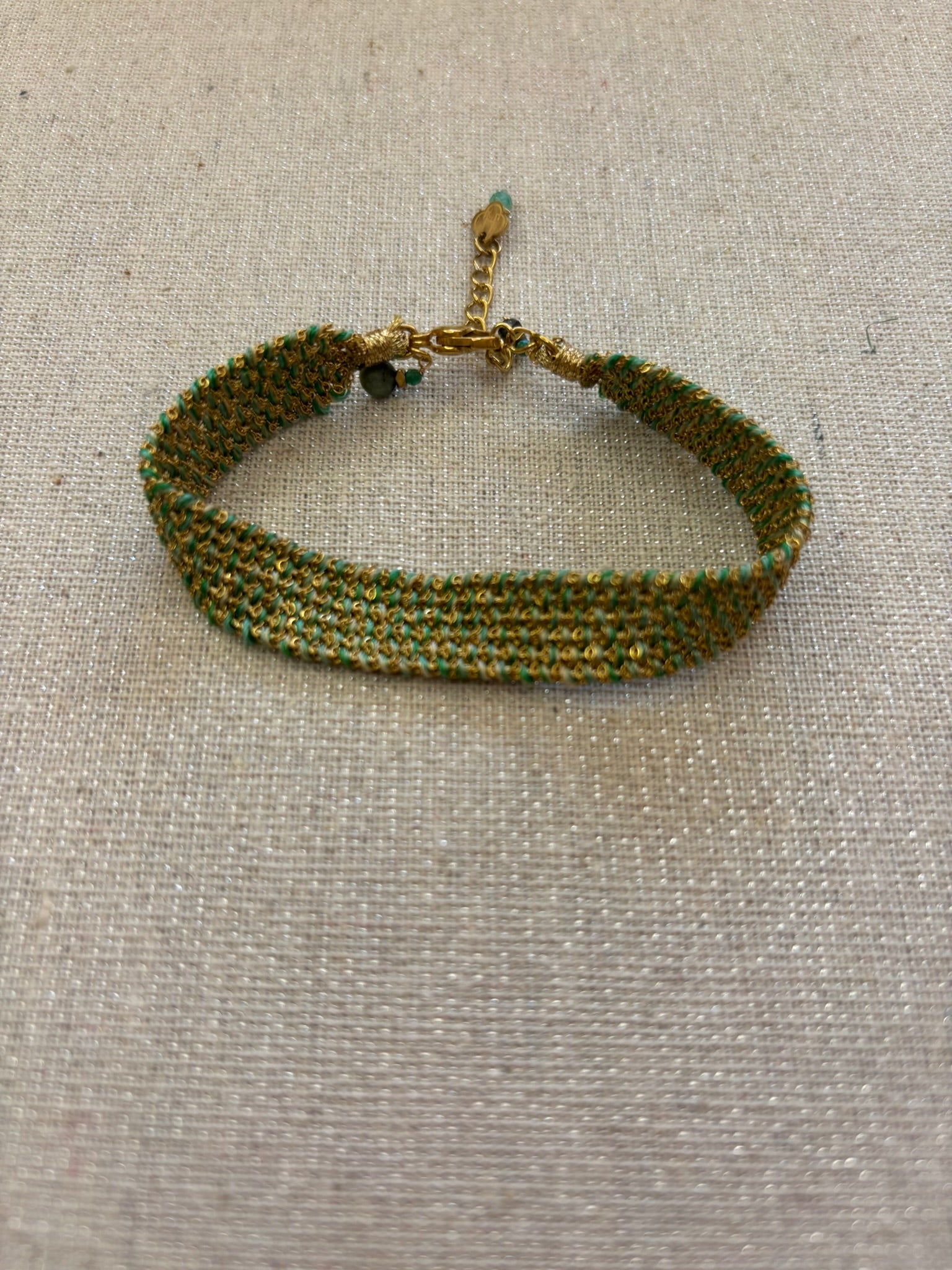 Bracelet tressé en acier inoxydable doré et pierres bicolores
