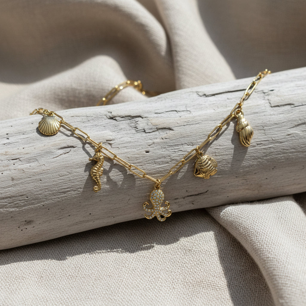 Collier acier inoxydable doré avec breloques marines et perles