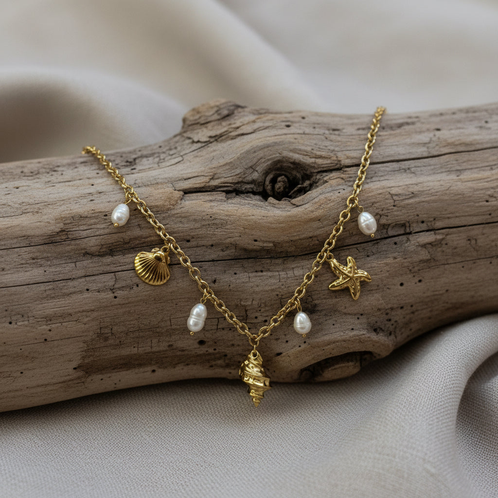Collier acier inoxydable doré avec breloques marines et perles